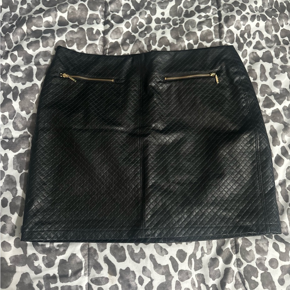 Dalia collection vegan leather quilted skirt sz 6
